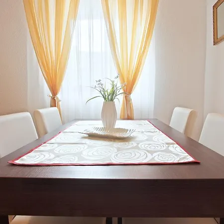 Dolce Apartment *